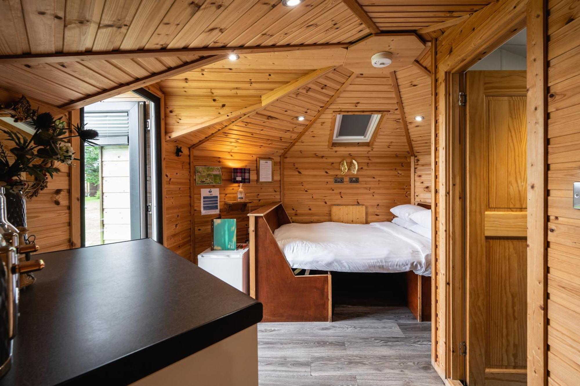 Delny Glamping And Farm Animals Hotel Invergordon Ngoại thất bức ảnh